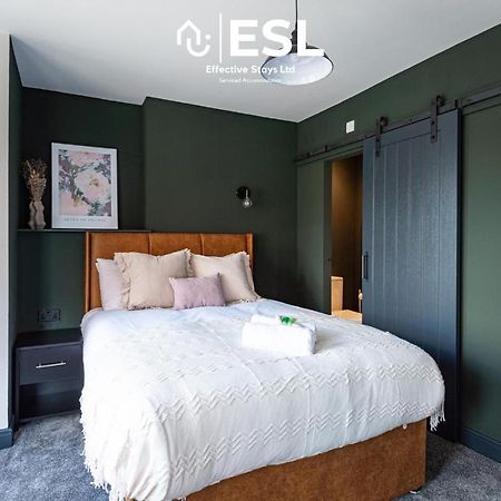 Central 5 Bedroom Townhouse Perfectly Located 2 Mins Walk From The Train Station Chester Bagian luar foto