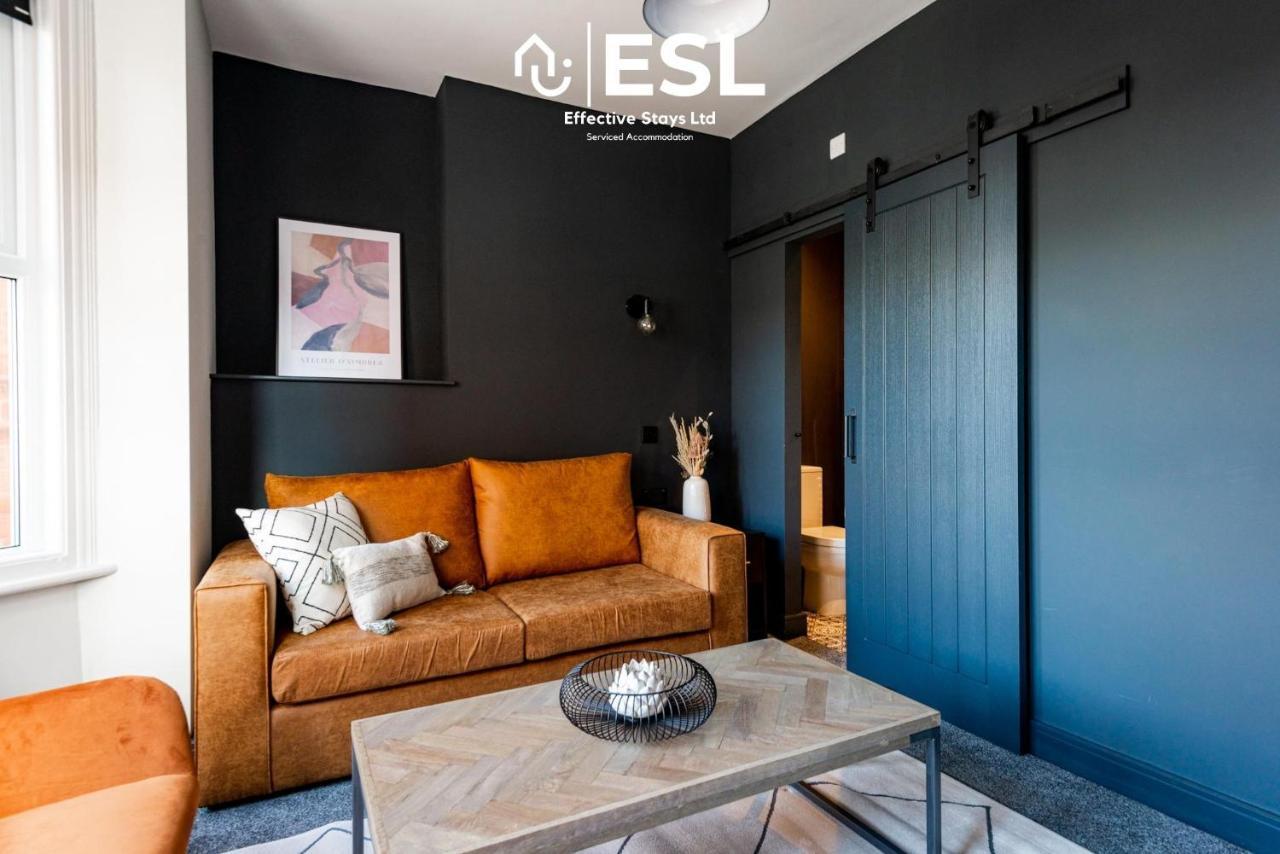 Central 5 Bedroom Townhouse Perfectly Located 2 Mins Walk From The Train Station Chester Bagian luar foto