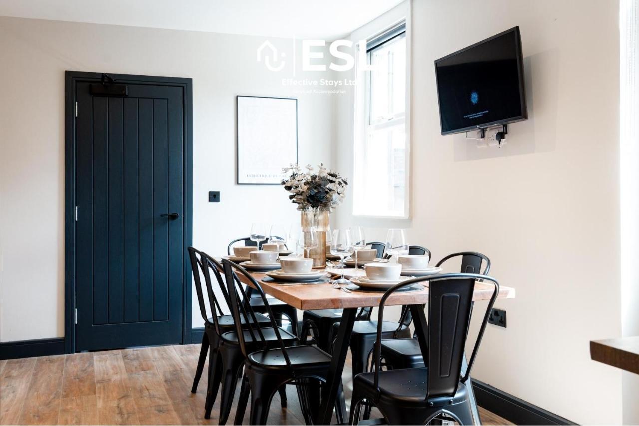 Central 5 Bedroom Townhouse Perfectly Located 2 Mins Walk From The Train Station Chester Bagian luar foto